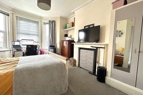 Flat 2, 223 Cheriton Road, Folkestone, CT19 4AT