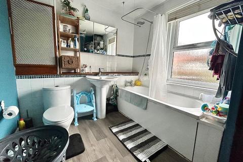 Flat 2, 223 Cheriton Road, Folkestone, CT19 4AT