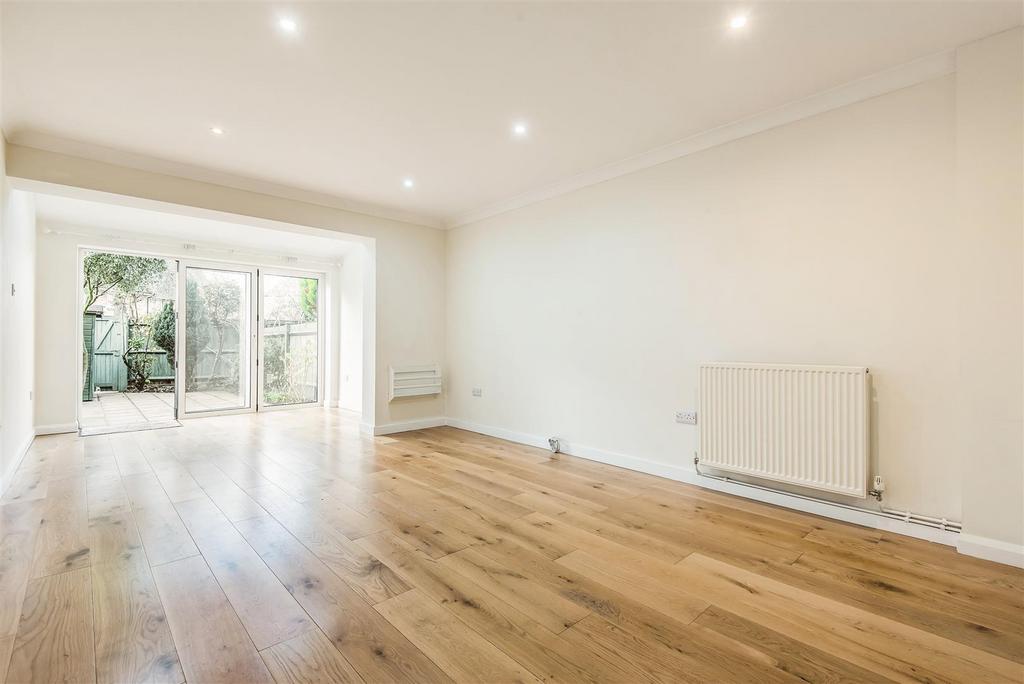 Brookwood Avenue, Barnes 4 bed townhouse £3,500 pcm (£808 pw)