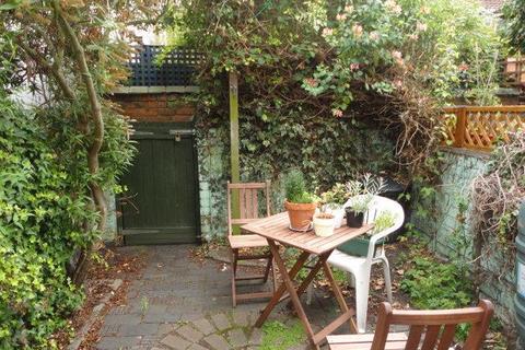 27 Howard Road, Leicester, LE2 1XG