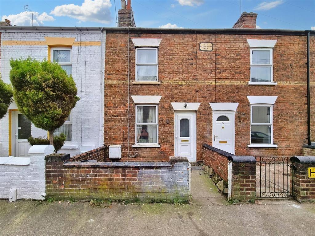 Cross Street, Spalding 2 bed terraced house £110,000