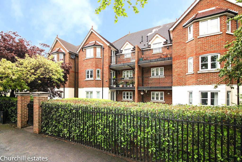 St James Court, Aldesbrook Road, Wanstead 2 bed flat £1,600 pcm (£369 pw)