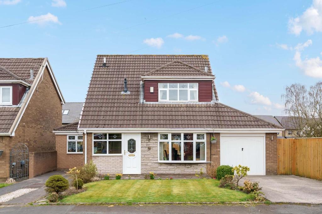 Kenwood Avenue, Leigh 3 bed detached house £300,000