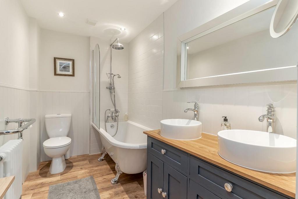 Master Bedroom Ensuite.jpg