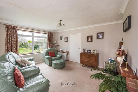 2 bedroom detached bungalow for sale - Wheatsheaf Way, Tonbridge