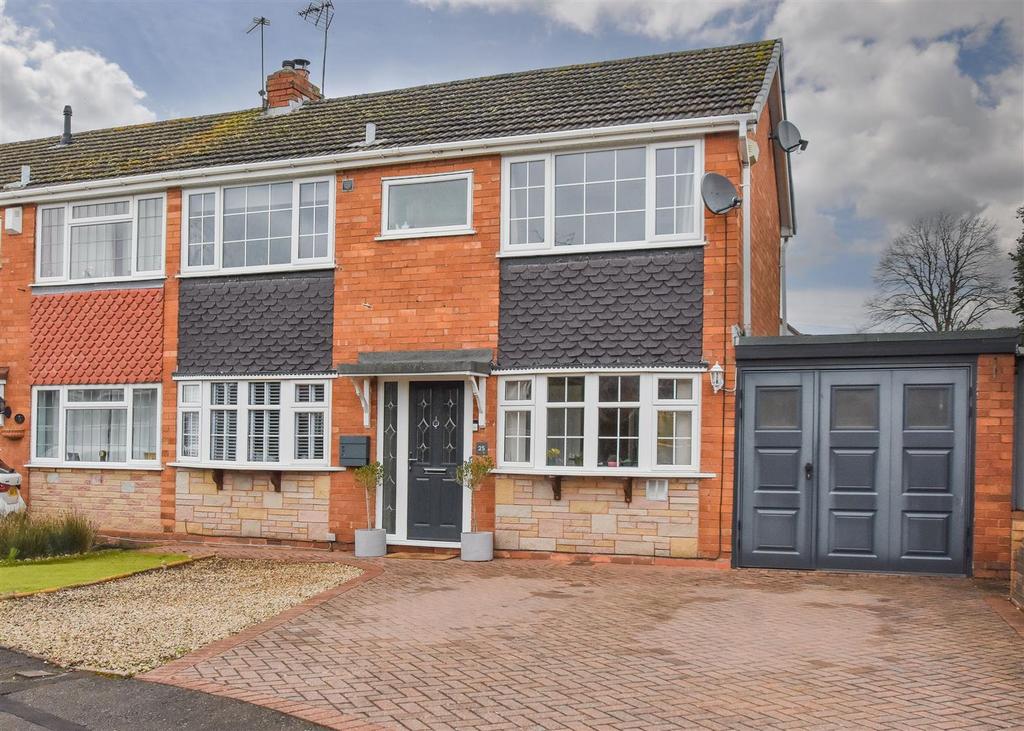 25 Calvin Close, Wombourne, Wolverhampton 3 bed semidetached house for