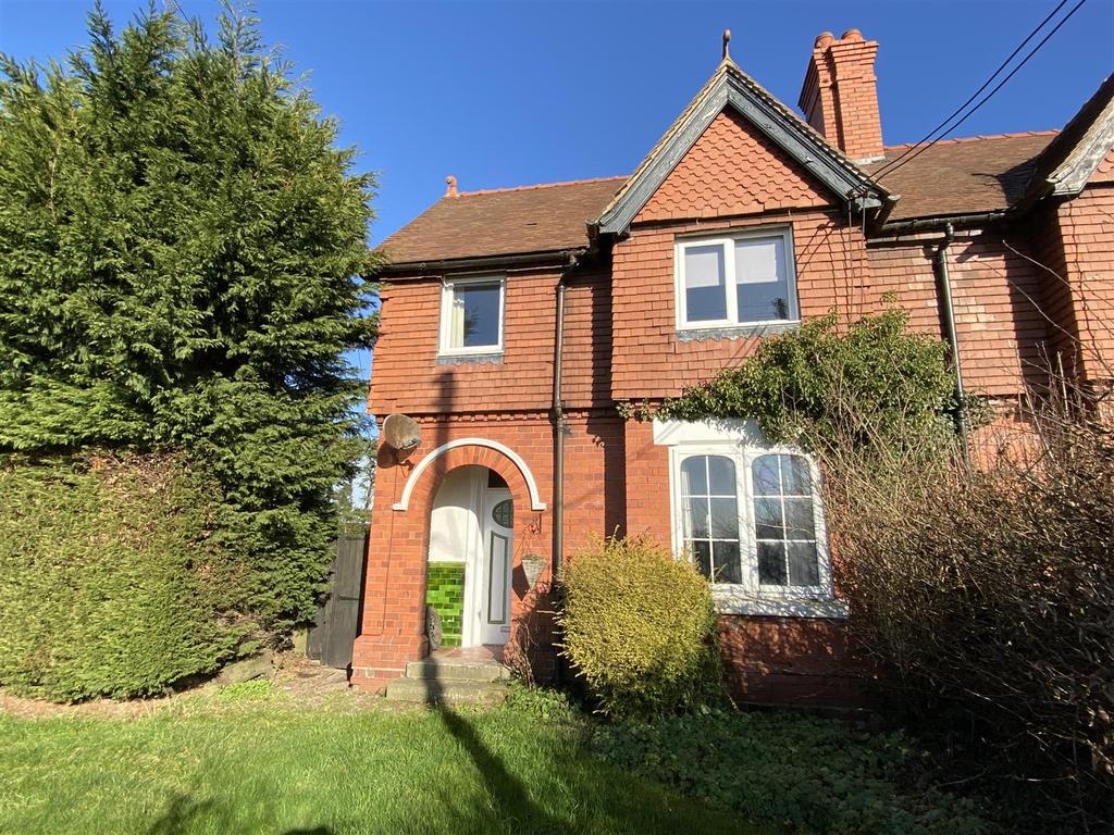 Ash Road, Whitchurch 3 bed semidetached house £110,000