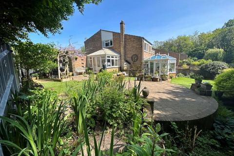 21 Fisher Rowe Close, Bramley, Guildford, GU5 0EH