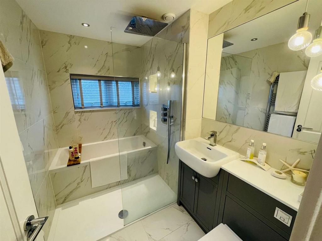 Bathroom-1920.jpg