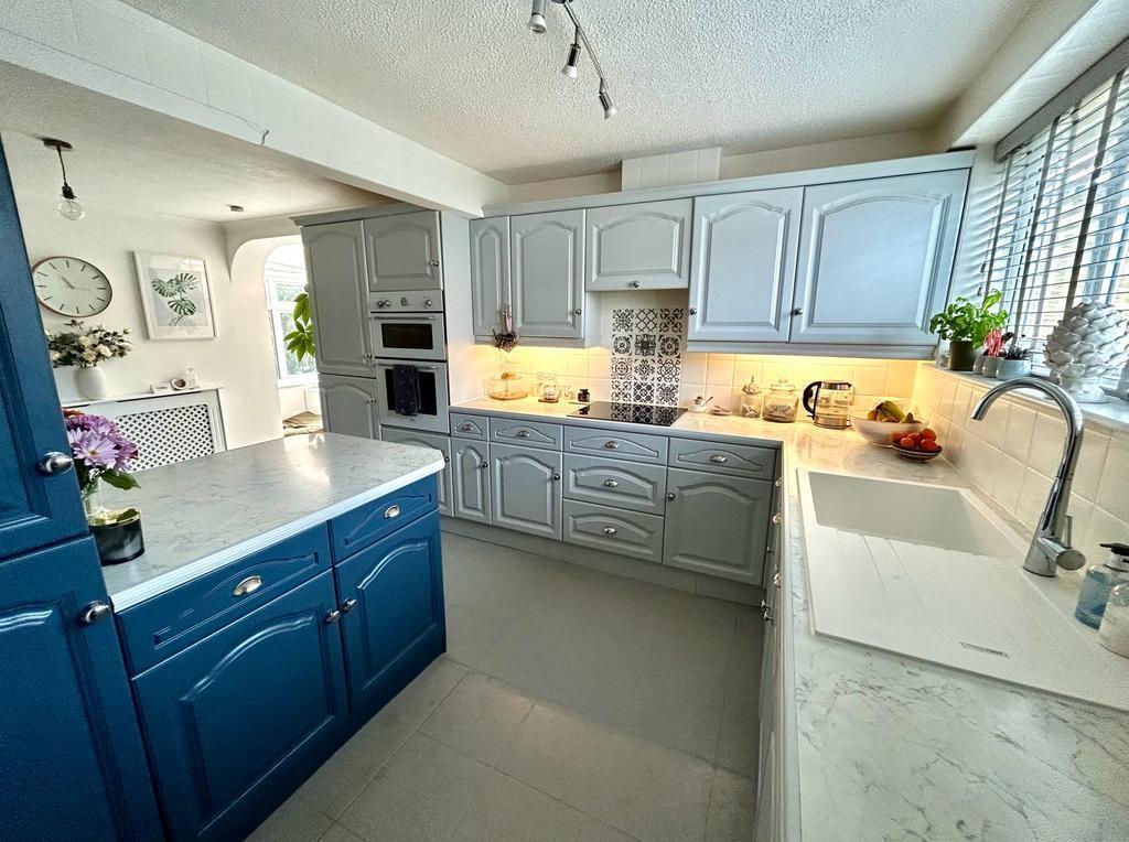 Kitchen 4.jpg