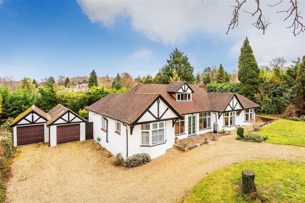 THE DOWNS, GIVONS GROVE, LEATHERHEAD, KT22 3 bed bungalow for sale £