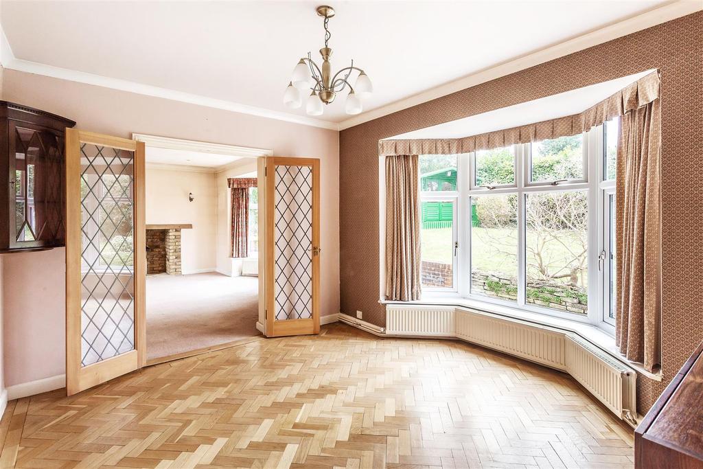 THE DOWNS, GIVONS GROVE, LEATHERHEAD, KT22 3 bed bungalow for sale £