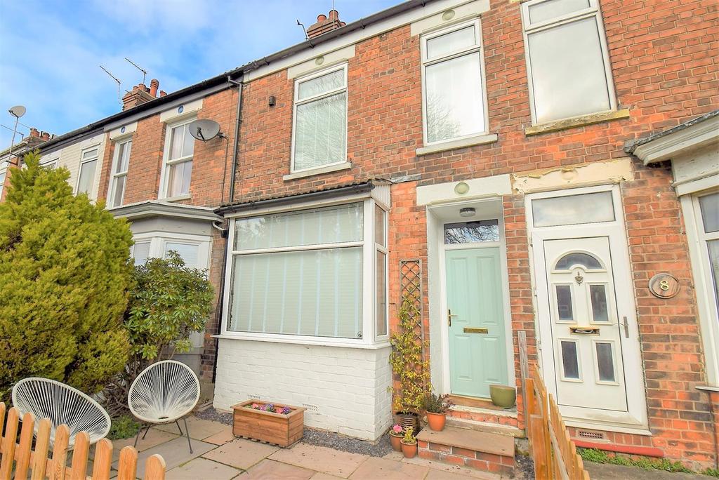 Westbourne Avenue, Hessle 2 bed terraced house £150,000