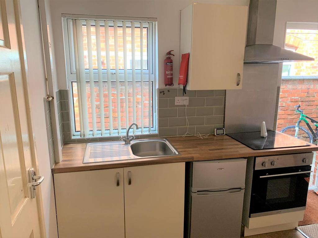 Holyhead Road, Lower Coundon, Coventry 1 bed flat £500 pcm (£115 pw)