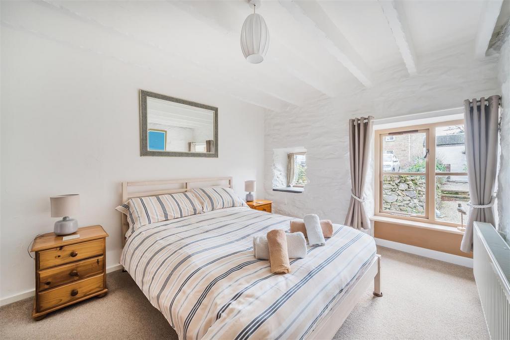 Hollies Cottage Bedroom.jpg