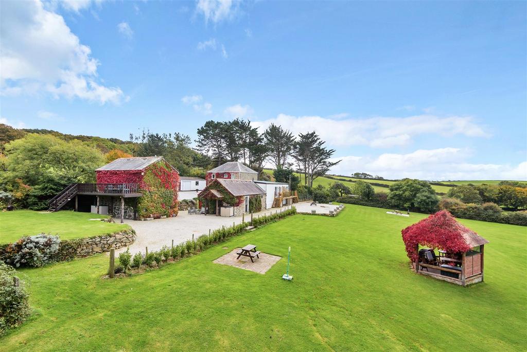 Holiday Cottages.jpg