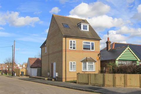 3 bedroom duplex to rent, Nelson Road, Whitstable