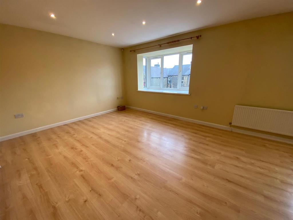 Arcadia Court, Colwyn Street, Marsh 2 bed apartment £675 pcm (£156 pw)