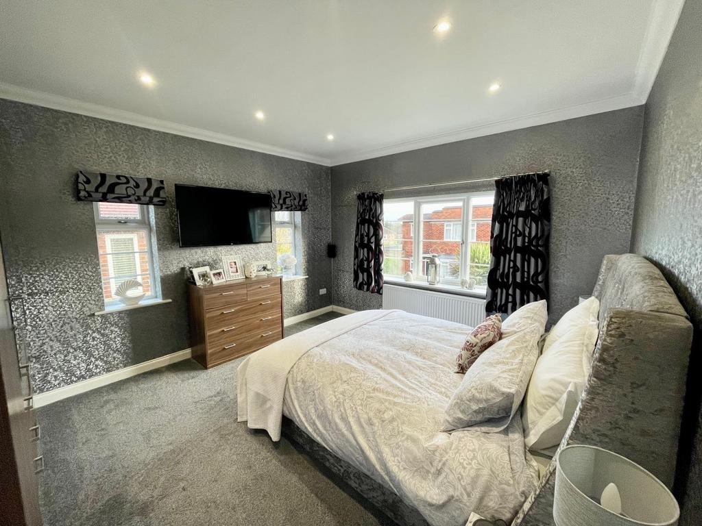 Bedroom 1 (Front)