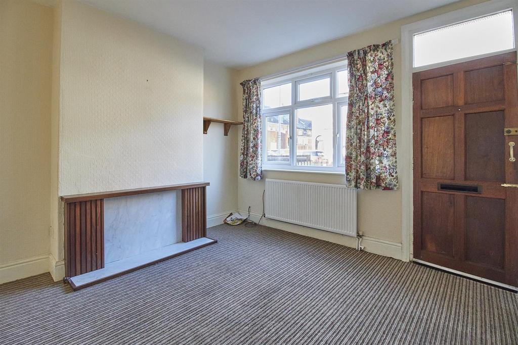 Mount Road, Hinckley, Leicestershire 2 bed terraced house £695 pcm (£