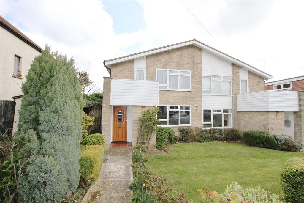 Crescent Road, LeighOnSea 2 bed flat £1,250 pcm (£288 pw)