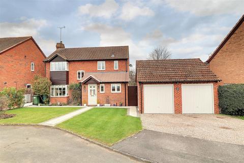 10 Appleton Way, Hucclecote, Gloucester, GL3 3RP