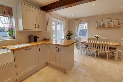 10 Appleton Way, Hucclecote, Gloucester, GL3 3RP