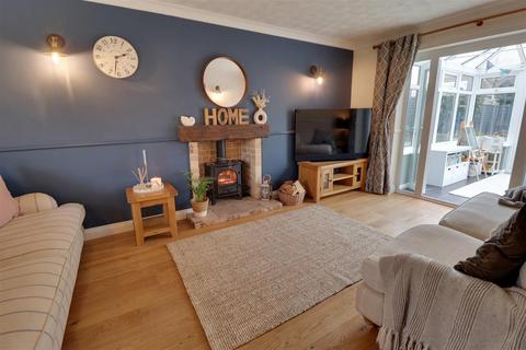 10 Appleton Way, Hucclecote, Gloucester, GL3 3RP