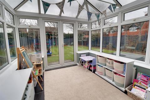 10 Appleton Way, Hucclecote, Gloucester, GL3 3RP