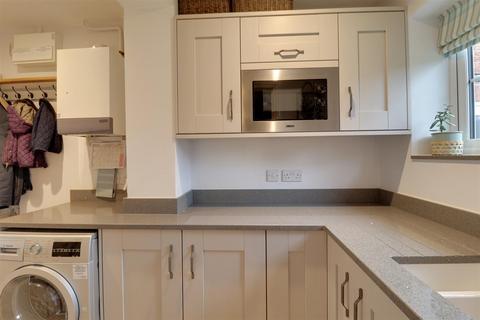 10 Appleton Way, Hucclecote, Gloucester, GL3 3RP