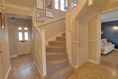 10 Appleton Way, Hucclecote, Gloucester, GL3 3RP