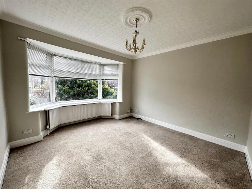 Gladstone Road, Altrincham 3 bed detached house £1,650 pcm (£381 pw)
