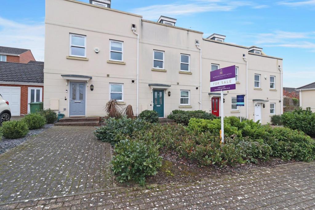 Clearwell Gardens, Cheltenham 3 bed terraced house for sale £325,000