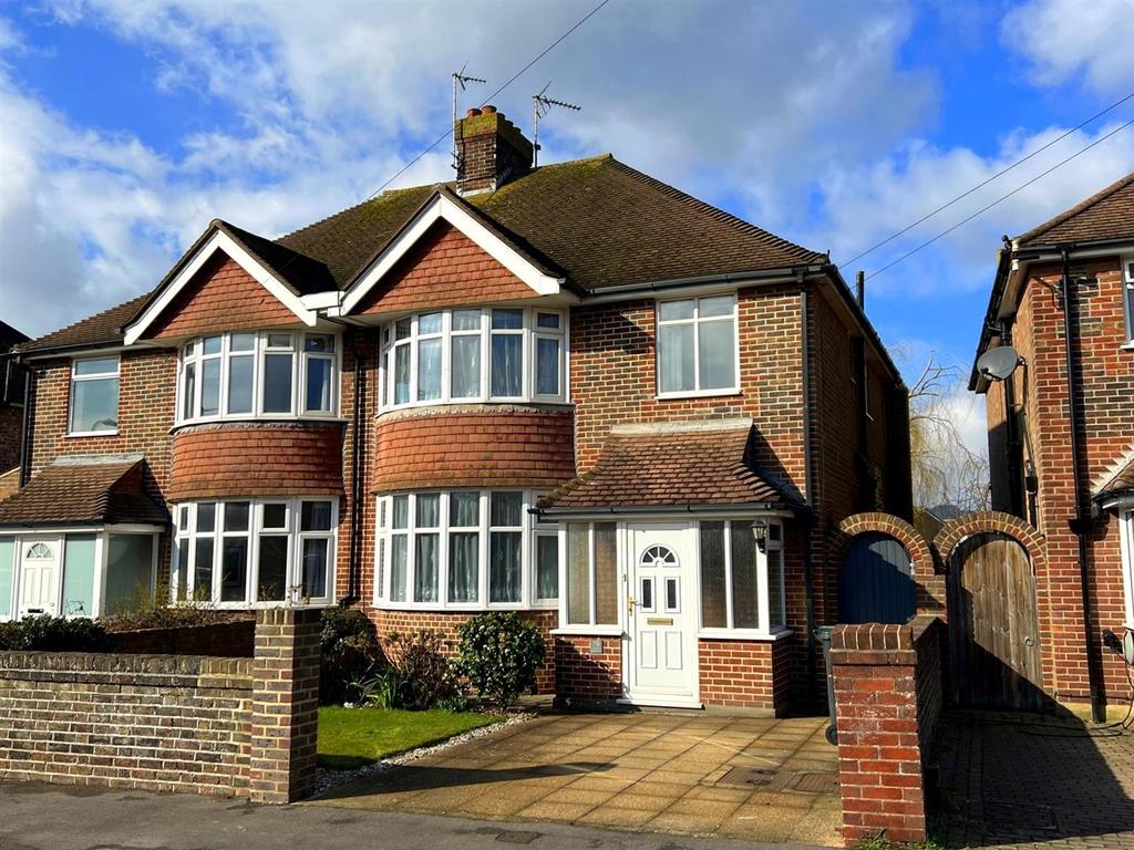 Astaire Avenue, Roselands, Eastbourne 3 bed semidetached house for