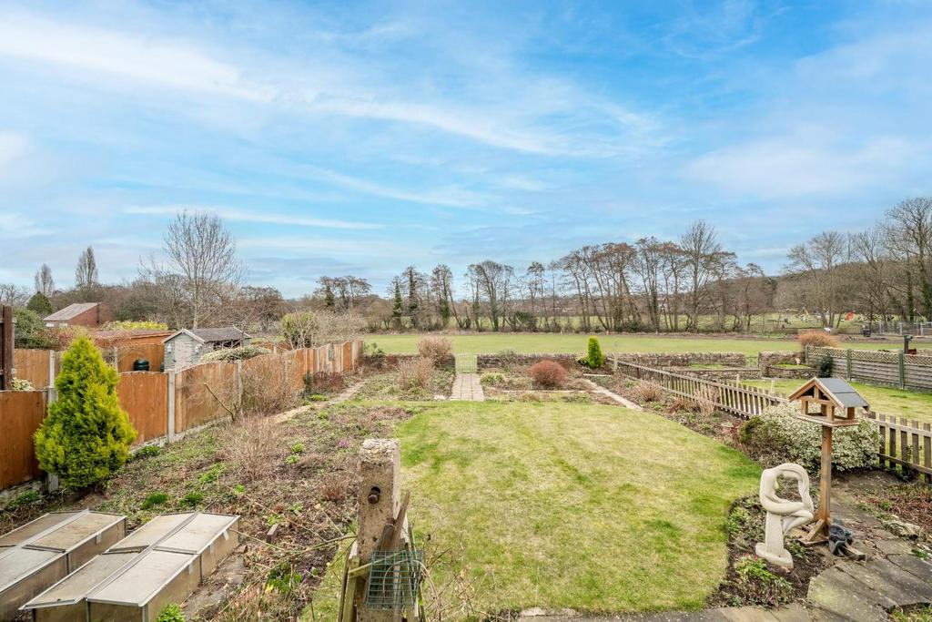 REAR GARDEN 02.jpg