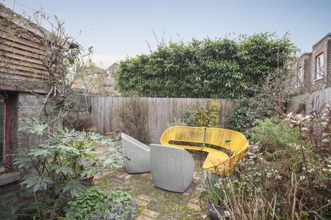 60 Bavent Road, London, SE5 9RZ