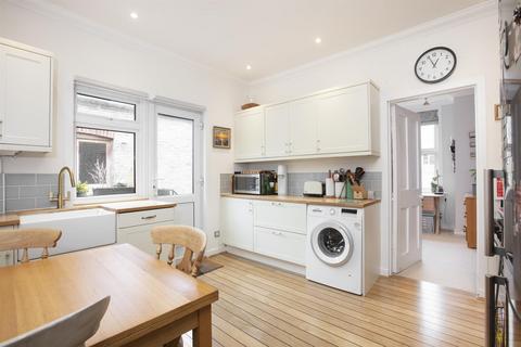 60 Bavent Road, London, SE5 9RZ