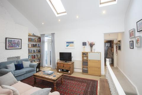 60 Bavent Road, London, SE5 9RZ