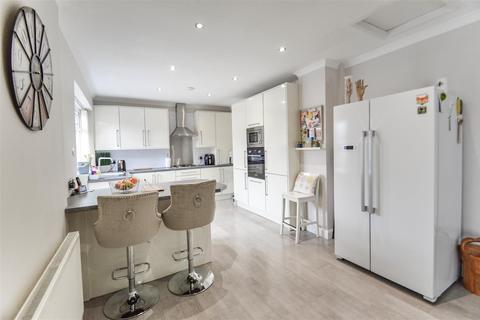 86 Springfield Way, Anlaby, Hull, HU10 6QJ
