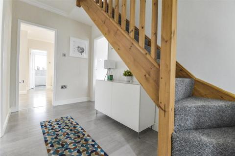 86 Springfield Way, Anlaby, Hull, HU10 6QJ