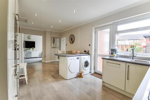 86 Springfield Way, Anlaby, Hull, HU10 6QJ