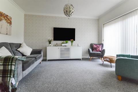 86 Springfield Way, Anlaby, Hull, HU10 6QJ