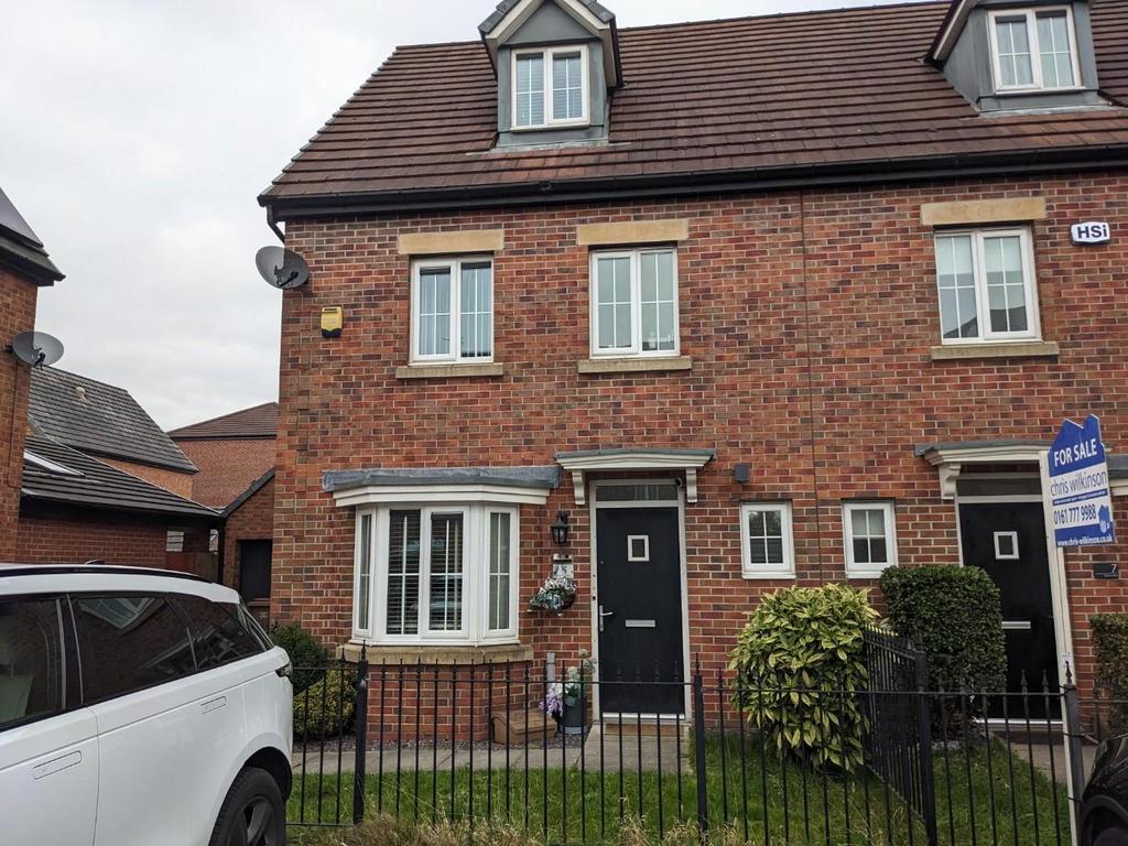 Mona Way, Irlam, Manchester 4 bed semidetached house £330,000