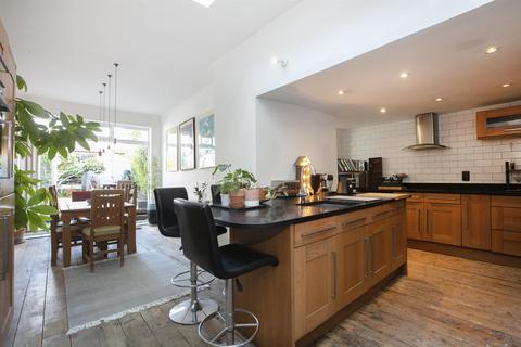 53 Warner Road, London, SE5 9NE