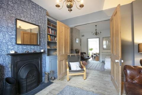 53 Warner Road, London, SE5 9NE