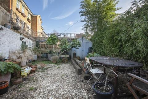 53 Warner Road, London, SE5 9NE
