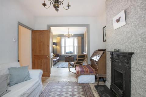 53 Warner Road, London, SE5 9NE