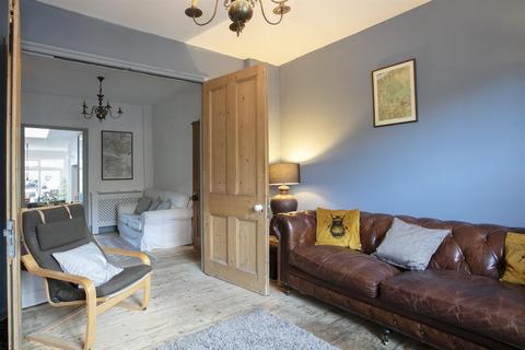 53 Warner Road, London, SE5 9NE