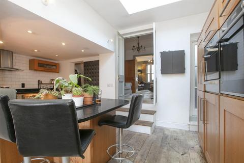 53 Warner Road, London, SE5 9NE