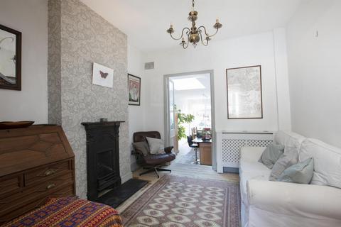 53 Warner Road, London, SE5 9NE